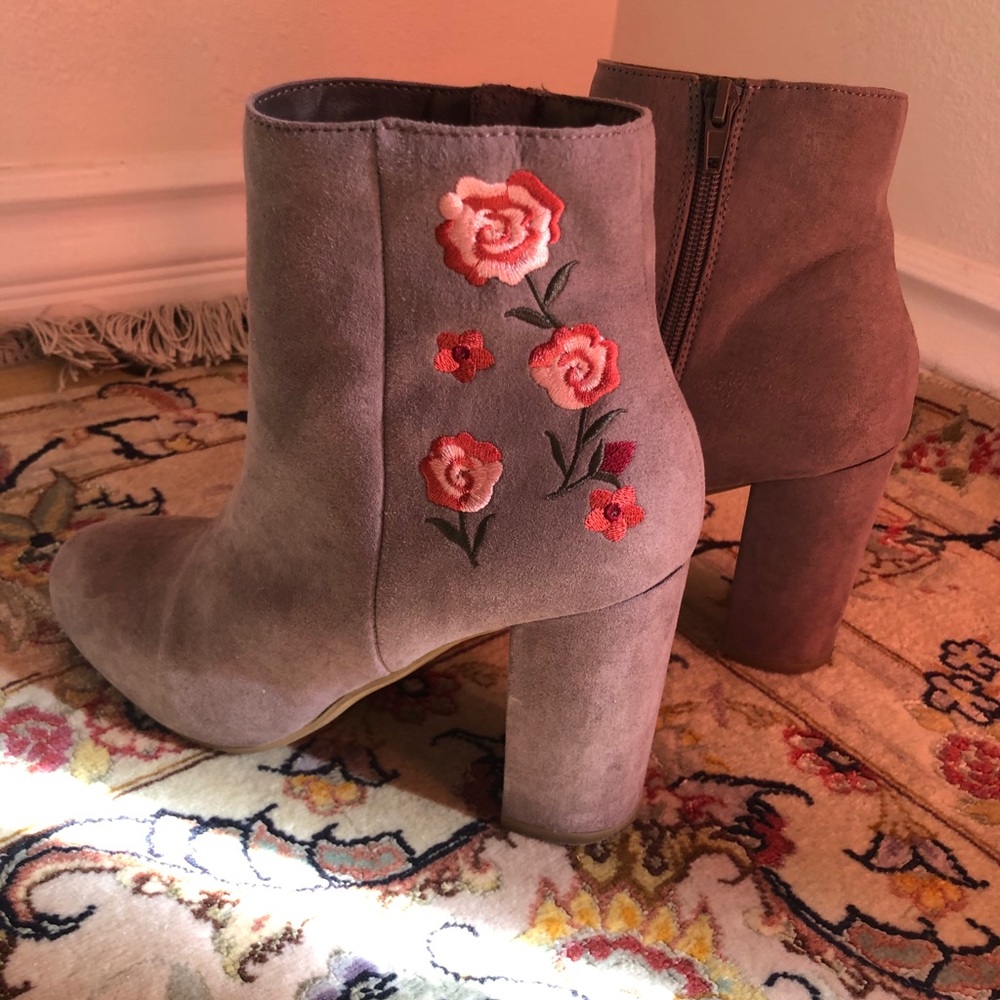 Tan/Grey embroidered rose heeled boots